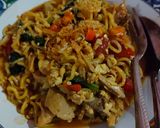 Foto langkah ke 4 dari resep Indomie goreng nyemek.