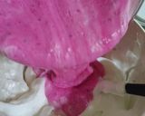Foto langkah ke 5 dari resep Chiffon Buah Naga.
