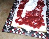 A picture of step 4 of Strawberries cake.