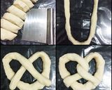 Foto langkah ke 3 dari resep Garlic Cheese Soft Pretzels.