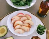 Foto del paso 1 de la receta: Ensalada con Durazno y Queso Feta! 🍑🌿