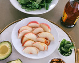 Foto del paso 1 de la receta: Ensalada con Durazno y Queso Feta! 🍑🌿