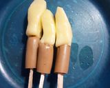 Foto langkah ke 4 dari resep Mozzarella Corn Dog.