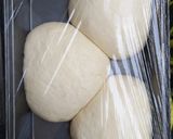 Hình bước làm 2 của món Pizza cá hồi xúc xích thịt xông khói