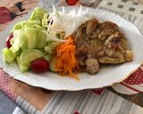 Foto del paso 8 de la receta Muslo de pollo deshuesado sin piel a la plancha con ensalada