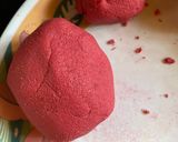 A picture of step 1 of Beetroot Bhapa Pithe.
