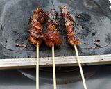 Foto langkah ke 3 dari resep Sate Kere (gajih/lemak sapi).
