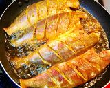 Hình bước làm 2 của món Cá Đỏ Muối Cà Ri Sả Chiên