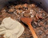 Tejszínes erdei gomba mártás recept fázis 2 fotója