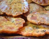 मिक्स पीठाच्या पुऱ्या (Mix Pithachya Purya Recipe In Marathi) रेसिपी स्टेप 3 फोटो 