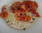 A picture of step 3 of Fried Egg Garnished with Fresh Vegetables.