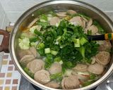 Foto langkah ke 4 dari resep Sop tetelan bakso sayur.
