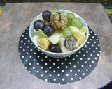 Foto del paso 2 de la receta: Ensalada de queso y frutas