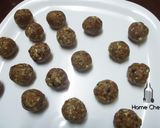 A picture of step 5 of Oatmeal and coconut energy bites.