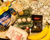 Foto del paso 1 de la receta: Queque de yogurt, plátano y chips de chocolate