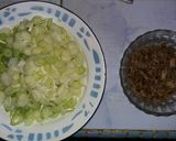 Foto langkah ke 1 dari resep Martabak Telur Mini Kulit Pangsit.