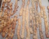 Foto del passaggio 6 della ricetta Grissini rustici stirati con lievito madre