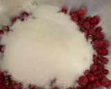 Фото кроку 2 до Суфле з кефіру і заморожених ягід 🍓.