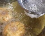 A picture of step 3 of Medu Vada.