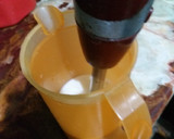 A picture of step 2 of Banana dates shake.