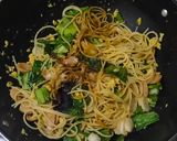 Foto langkah ke 5 dari resep Spaghetti Goreng Jawa.