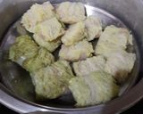 Foto langkah ke 8 dari resep Sawi Gulung Isi Ayam.