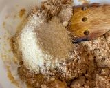 A picture of step 2 of Semolina and dates ladoo.