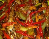 Foto langkah ke 4 dari resep Ikan layang kecap pedas manis.