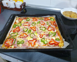 Foto del paso 7 de la receta: Pizza con masa de coliflor de salchichas y queso