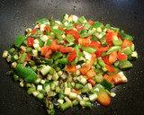 Foto del paso 3 de la receta: Fajitas rellenas de pollo al curry con samfaina(diferentes)
