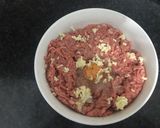 Foto del paso 1 de la receta: Filetes rusos con salsa de cebolla