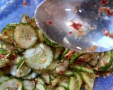 Foto langkah ke 3 dari resep Acar Timun Ebi.
