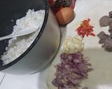 Foto langkah ke 1 dari resep Nasi goreng bakso telur bumbu iris.