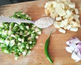 তিল উচ্ছে ভাজা(til uchhe vaja recipe in bengali) রেসিপির ধাপ 1 ছবি