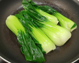 Foto del paso 4 de la receta: Pak choi salteado al ajo y cayena