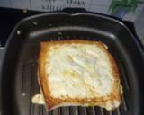 Foto langkah ke 4 dari resep Cheese Egg Roast (Roti Panggang Telur Keju).
