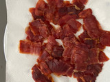 Ensalada de melón, langostinos y frutos secos con crujiente de jamón ibérico