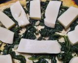 Foto del paso 3 de la receta: Pizza blanca de espinacas y quesos