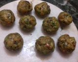 A picture of step 4 of Aloo bonda.