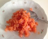 Foto del passaggio 2 della ricetta Risotto allo zafferano con tartare di salmone