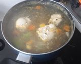 Foto del paso 2 de la receta: Consomé de pollo (Sanadora, Rápida y Muy Rica)