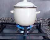 Foto del paso 9 de la receta: Cordero guisado en salsa reducida de dos cebollas con pasas