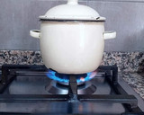 Foto del paso 9 de la receta: Cordero guisado en salsa reducida de dos cebollas con pasas