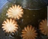 रॉयल फ्लावर कूकीज (Royal flower cookies recipe in hindi) रेसिपी चरण 20 फोटो