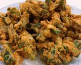 A picture of step 1 of Spring Onion Pakoray.