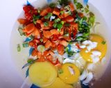 A picture of step 2 of Egg omelette with noodles.