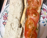 Foto del paso 2 de la receta: Bocadillo de jamón ibérico con aceite de oliva y tomate