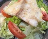 Foto langkah ke 3 dari resep Salad dengan dori grill.
