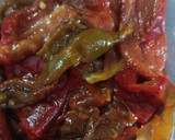 Foto del paso 1 de la receta: Bonito fresco encebollado fácil y ensalada de pimientos asados