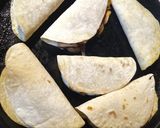 Foto del paso 11 de la receta: Quesadillas de Pollo, Champiñones y Rúcula